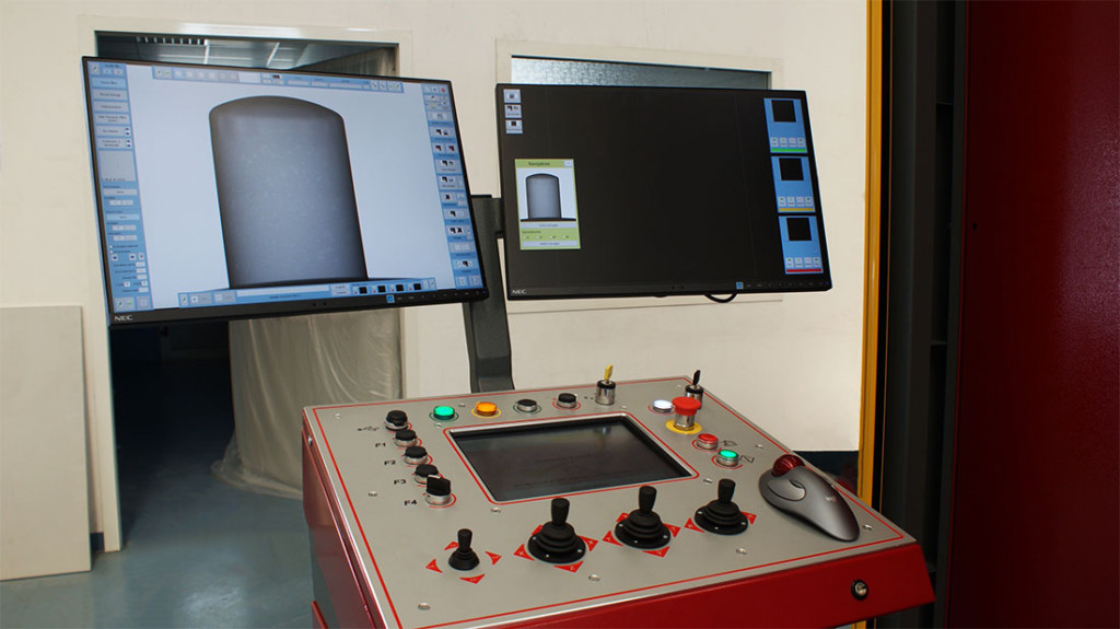 La tomografia Industriale di MotivexLab, particolare della consolle doppio monitor