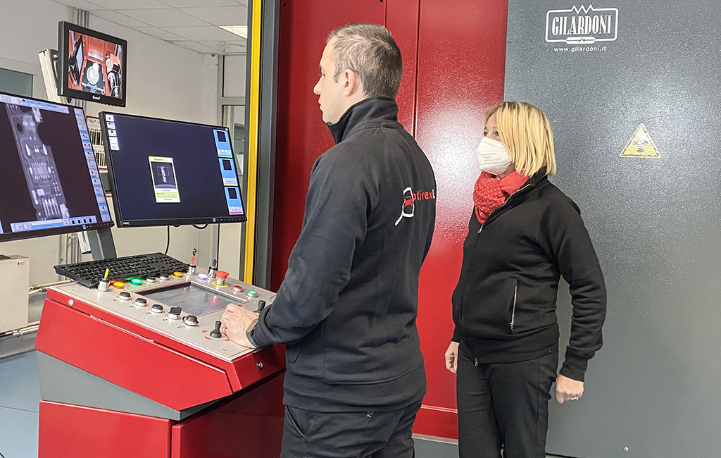 Tecnico Specializzato di MotivexLab in Tomografia con una cliente