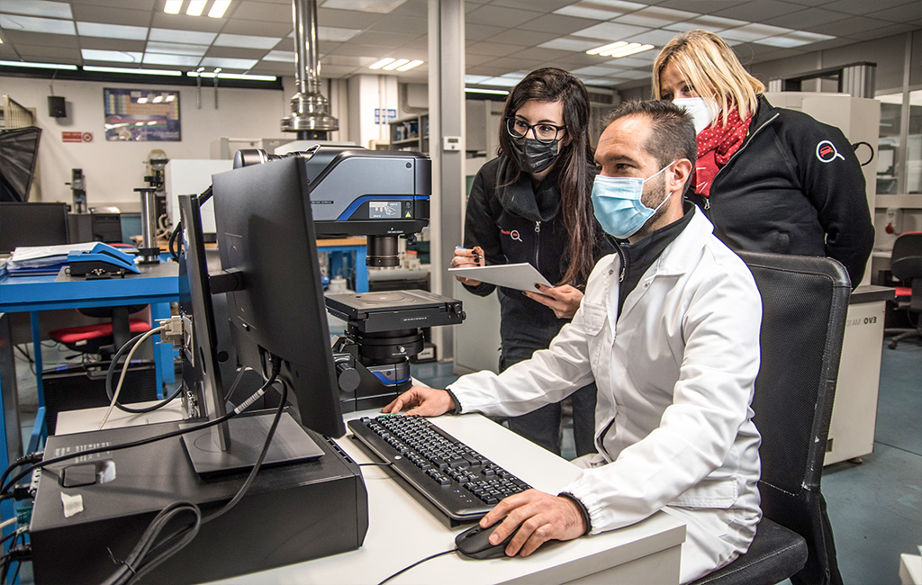 Assistente Tecnico Personale al Microscopio 3D