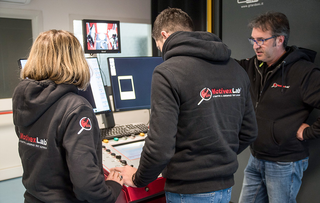 Operatori CND in Tomografia Industriale